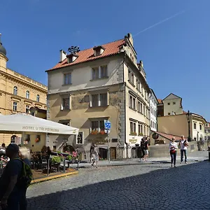 U 3 Pstrosu Szálloda Prága